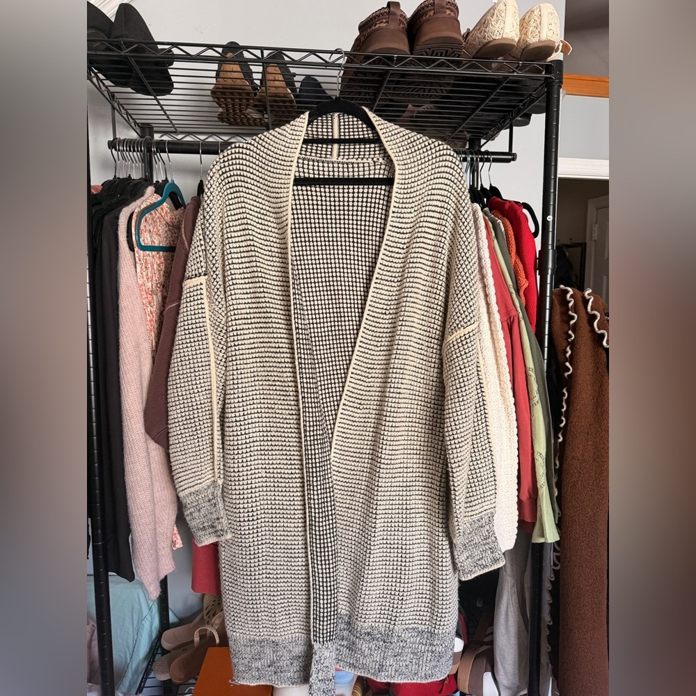 Source Unknown Cream and Gray Cardigan